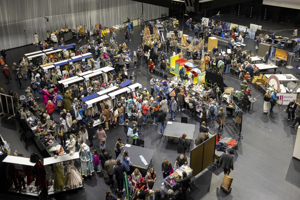 20251025 Kostuem Requisitenverkauf 019