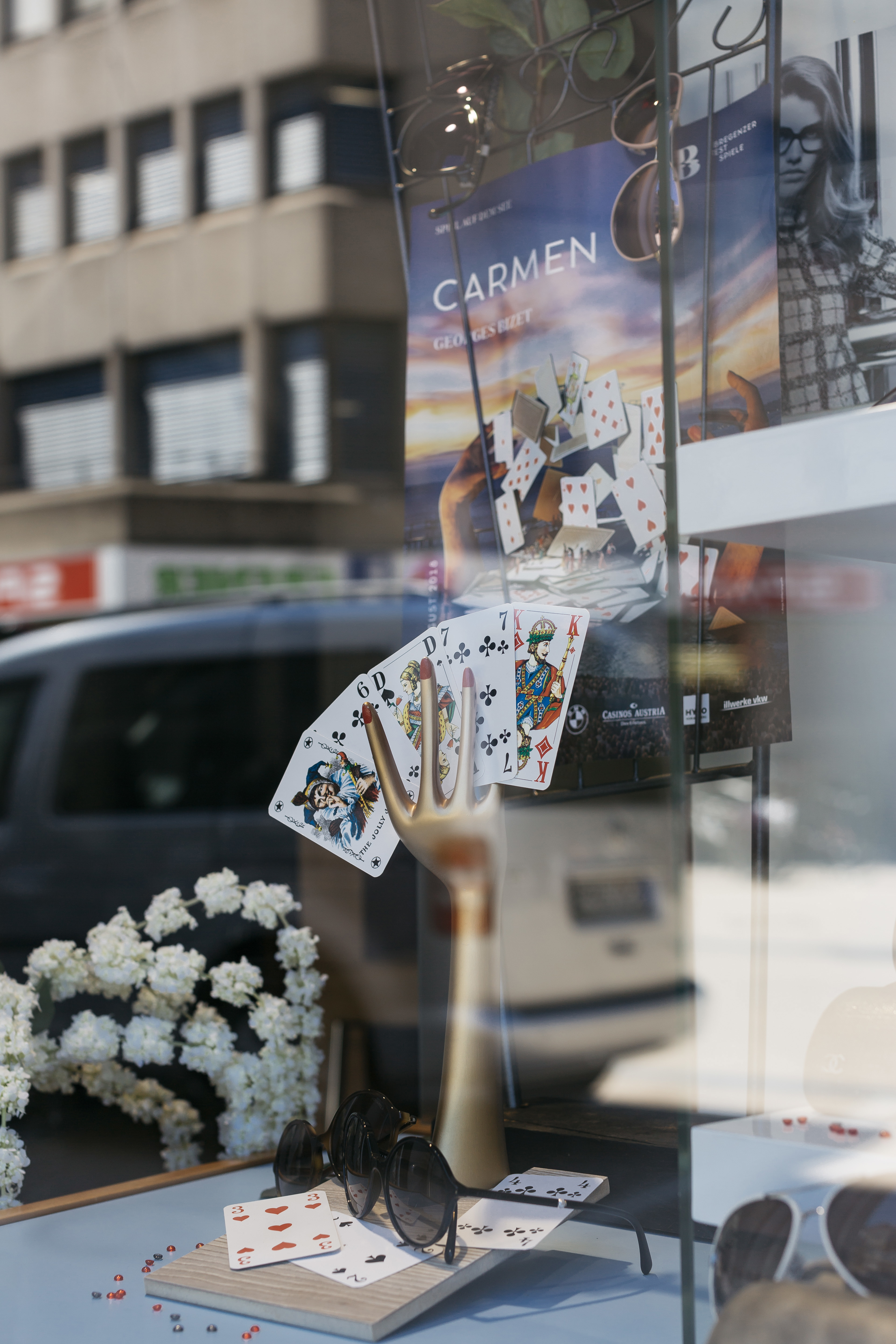 09_carmen_schaufenster_brillen_lisamathis.jpg