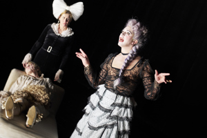 KRANKER Rosa Enskat Melanie Kretschmann Tilman Tuppy(C)Tommy Hetzel BURG