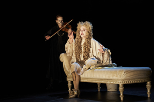 KRANKER Ulrike Greuter Rosa Enskat(C)Tommy Hetzel BURG