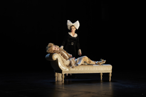 KRANKER Rosa Enskat Melanie Kretschmann(C)Tommy Hetzel BURG