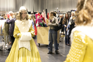 20251025 Kostuem Requisitenverkauf 062