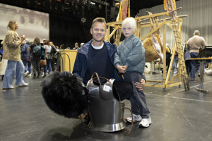 20251025 Kostuem Requisitenverkauf 059