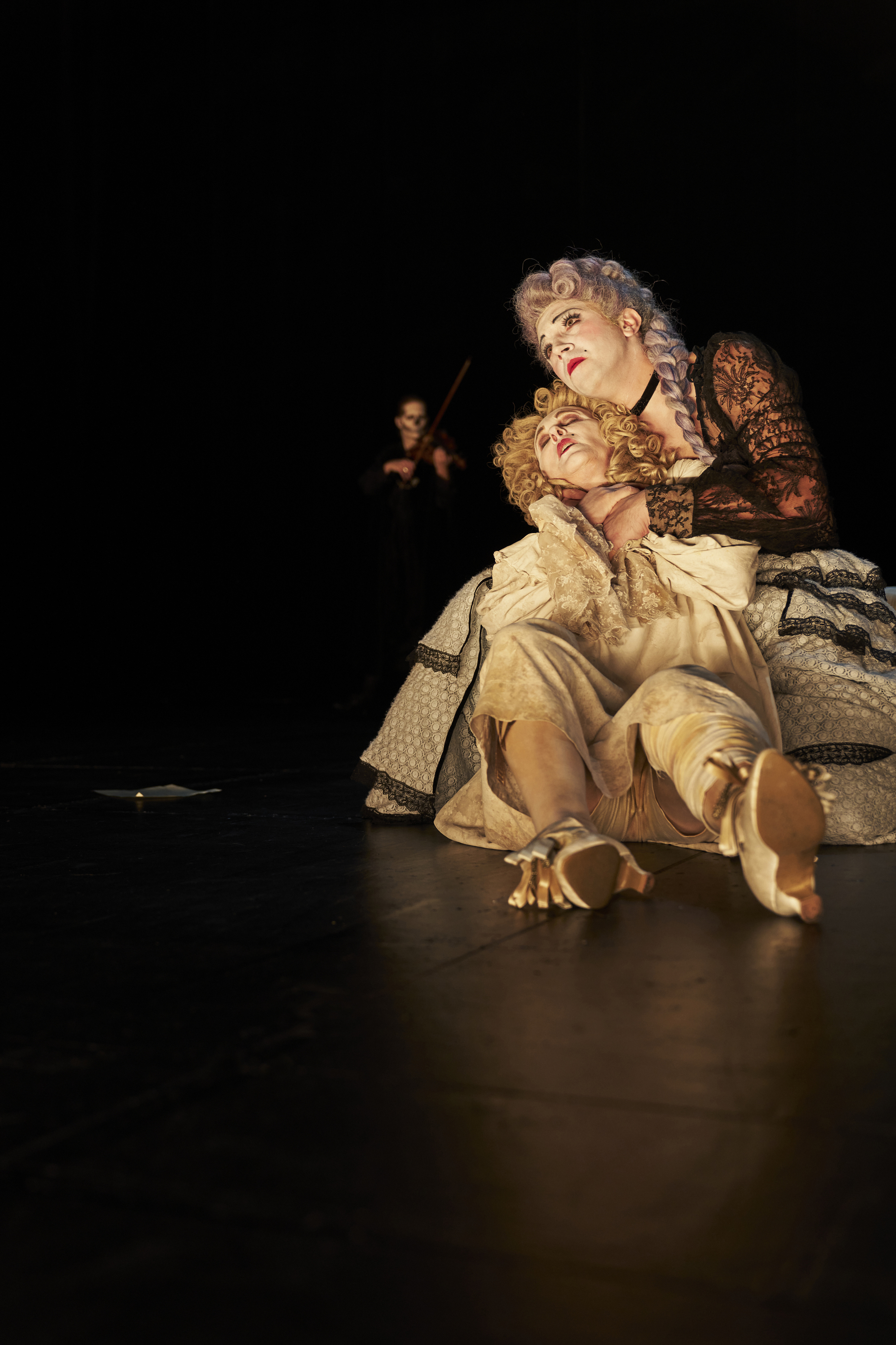 KRANKER Rosa Enskat Tilman Tuppy(C)Tommy Hetzel BURG