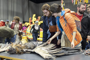 20251025 Kostuem Requisitenverkauf 052