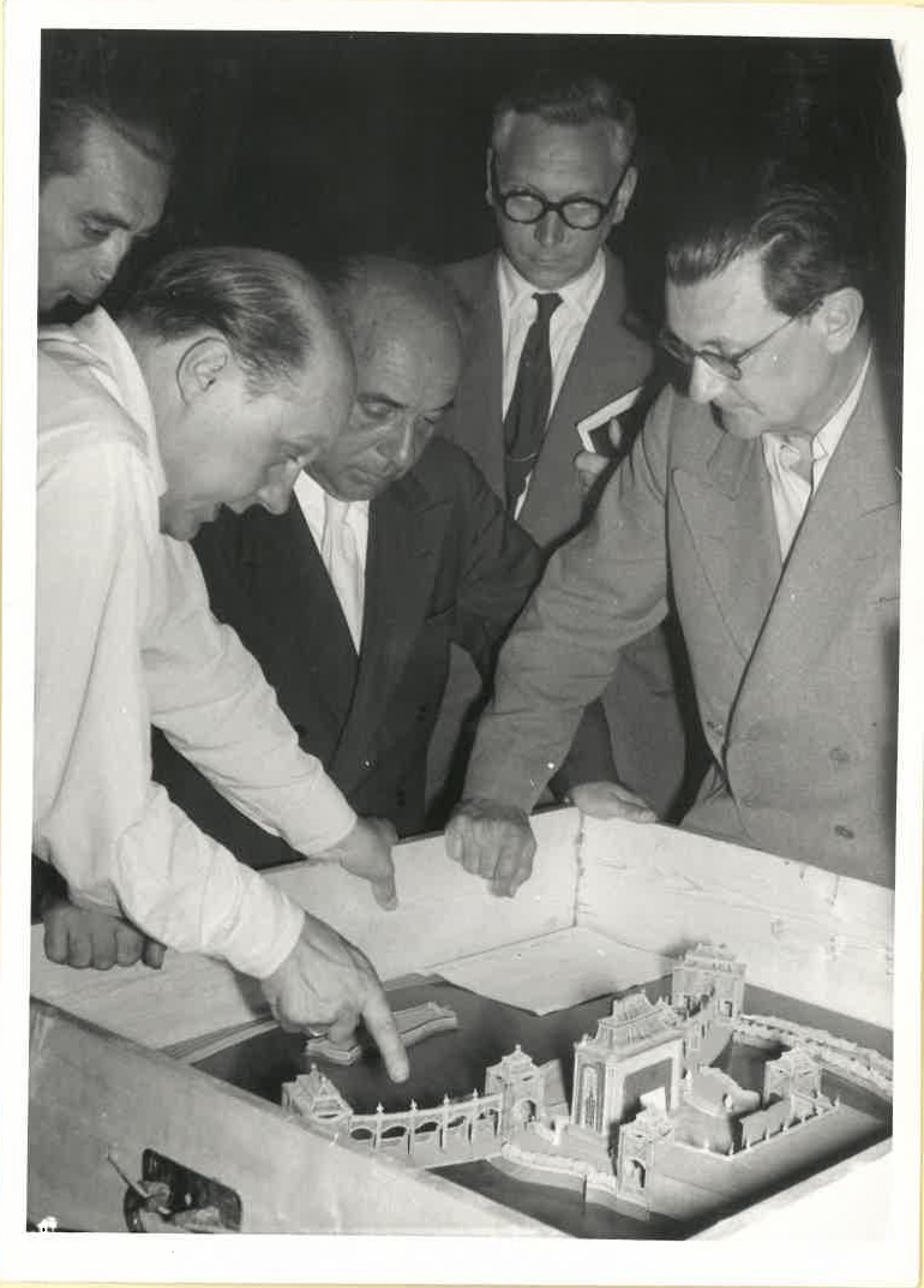 1954 Diefledermaus Regiebesprechung Rosenthal Rott Paulik Rektenwald Judtmann(C)Alfstäger