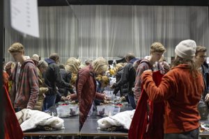 20251025 Kostuem Requisitenverkauf 048