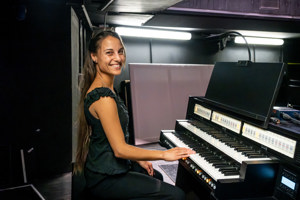 260728 Anahita Pasdar Organistin C Kristina Becker 010