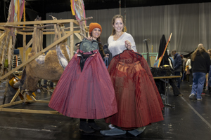 20251025 Kostuem Requisitenverkauf 043