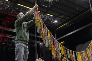 20251025 Kostuem Requisitenverkauf 058