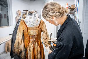 260429 Kunstgewerbe Kostümmalerei Broucek C Kristina Becker 106